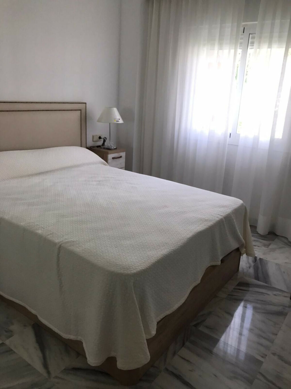 Middle Floor Apartment Nueva Andalucía Málaga - image 4
