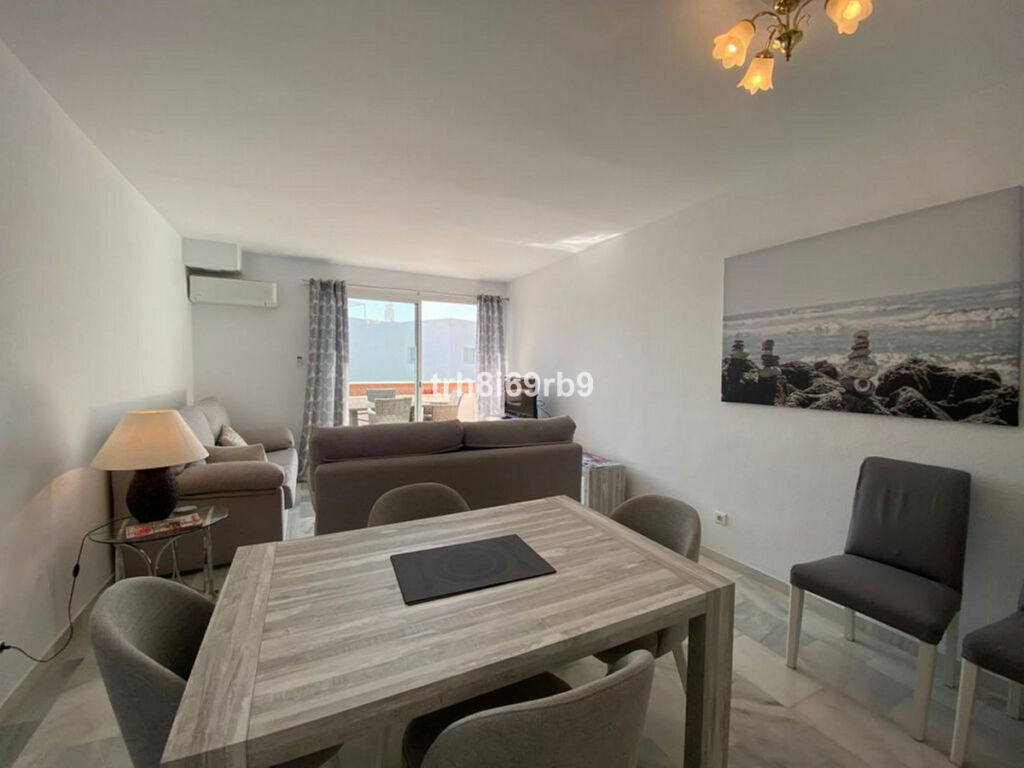 Top Floor Apartment El Paraiso Málaga - image 4