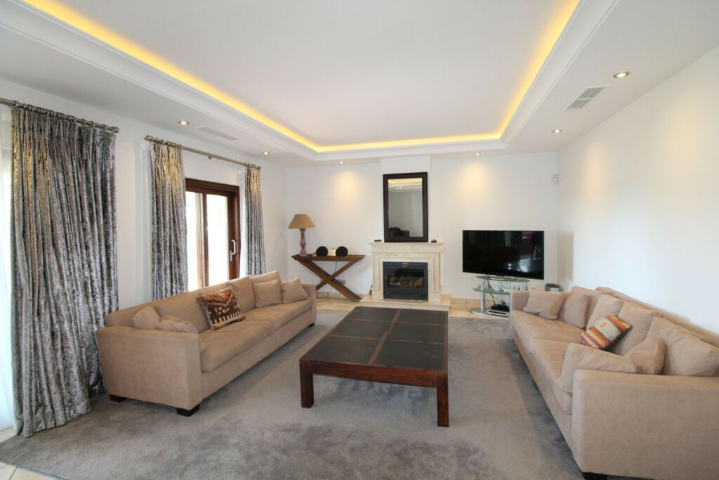 Detached Villa Sotogrande Alto Cádiz - image 4