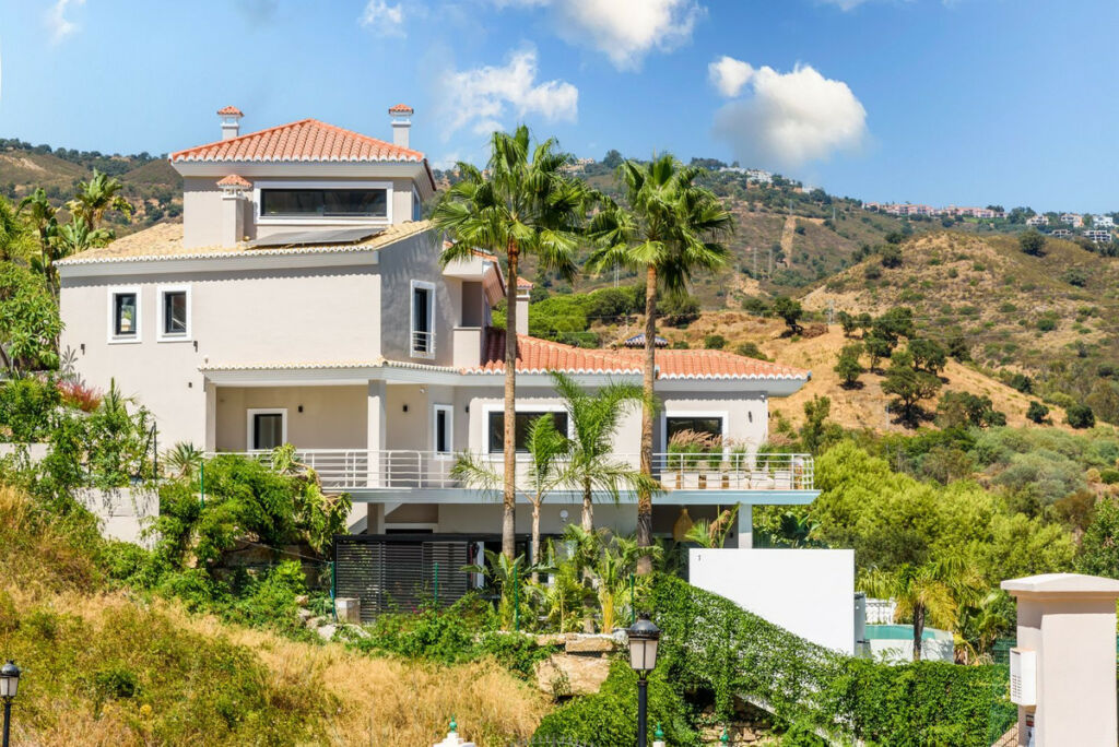 Detached Villa Elviria Málaga - image 4