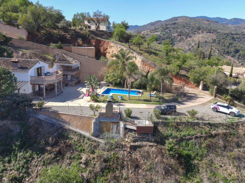 Detached Villa Guaro Málaga - image 44
