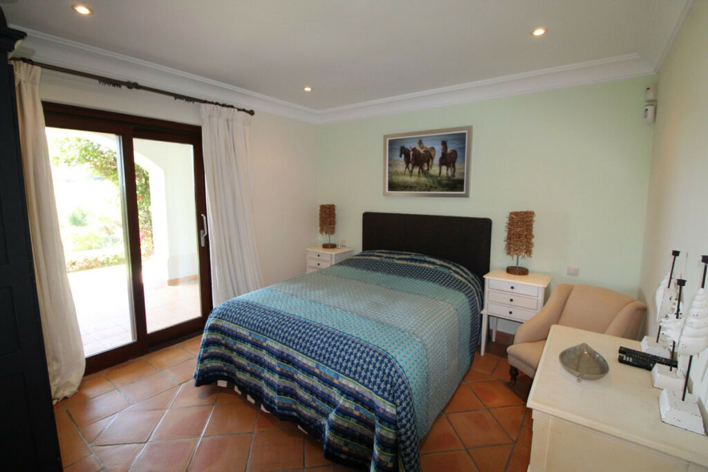 Detached Villa Sotogrande Alto Cádiz - image 48