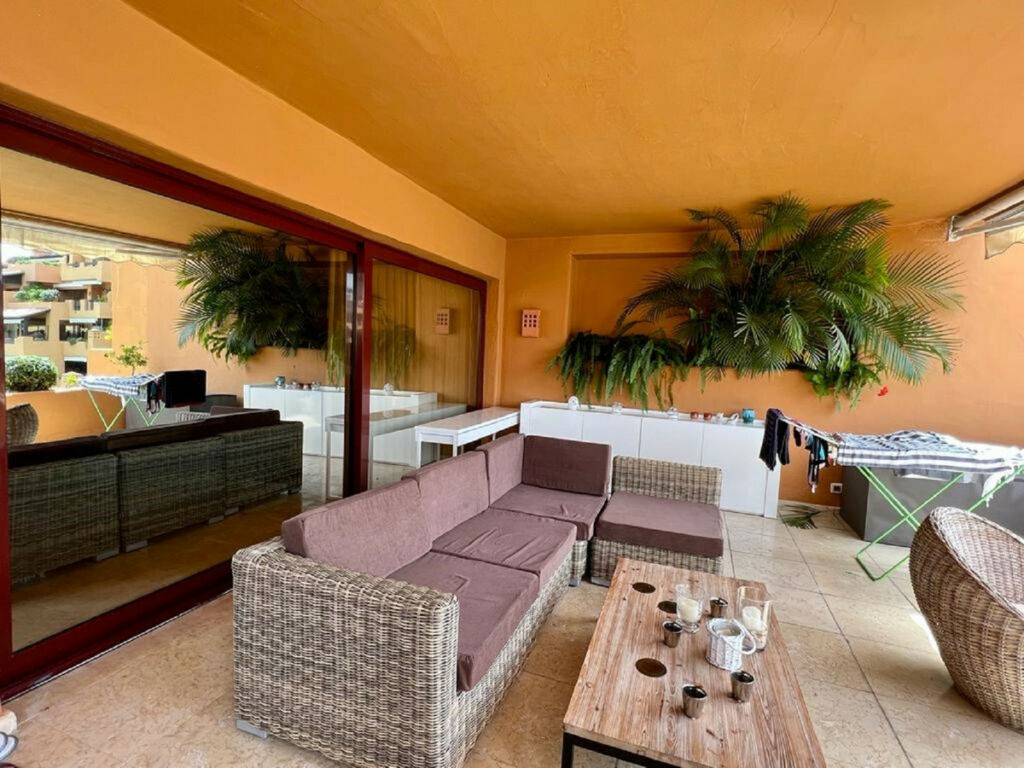Middle Floor Apartment New Golden Mile Málaga - image 5