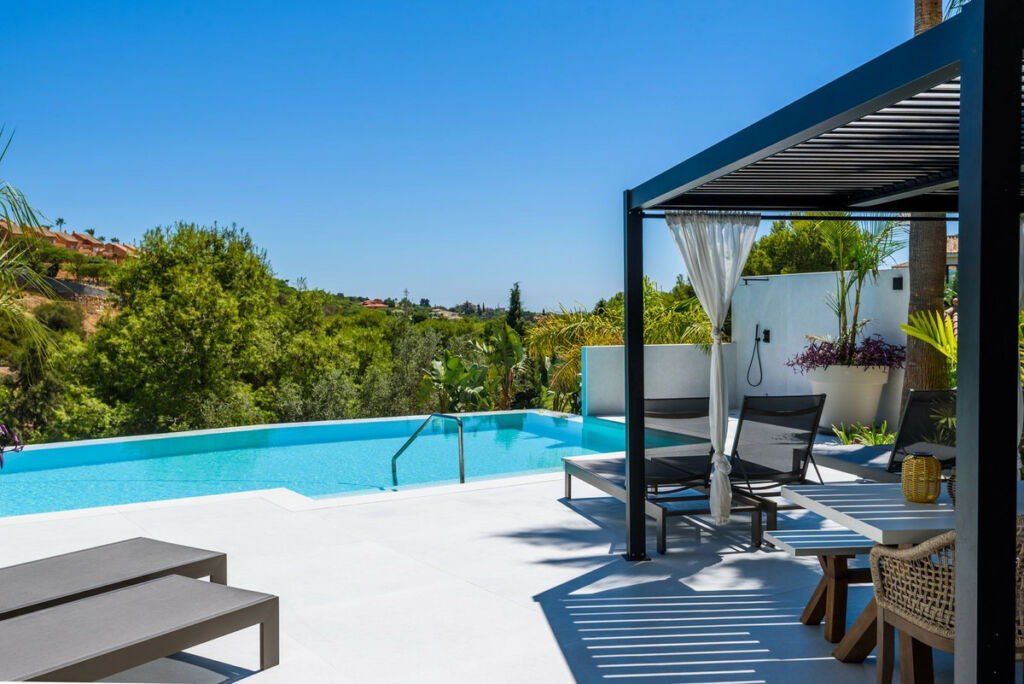 Detached Villa Elviria Málaga - image 5