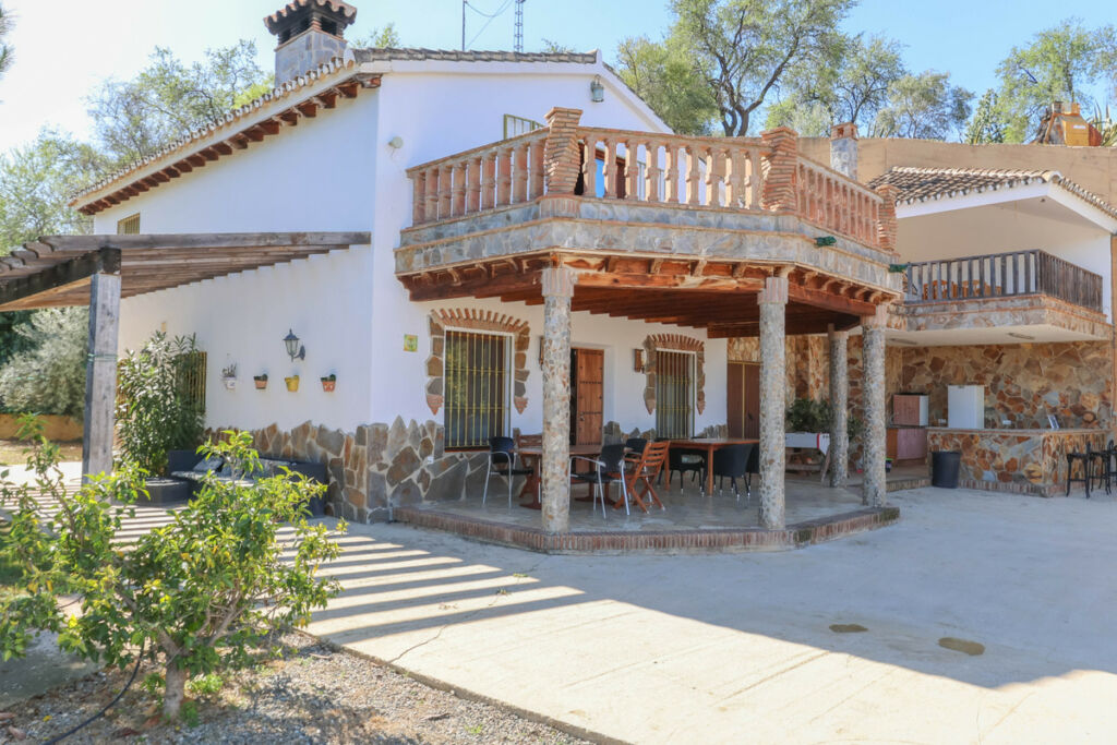 Detached Villa Guaro Málaga - image 3