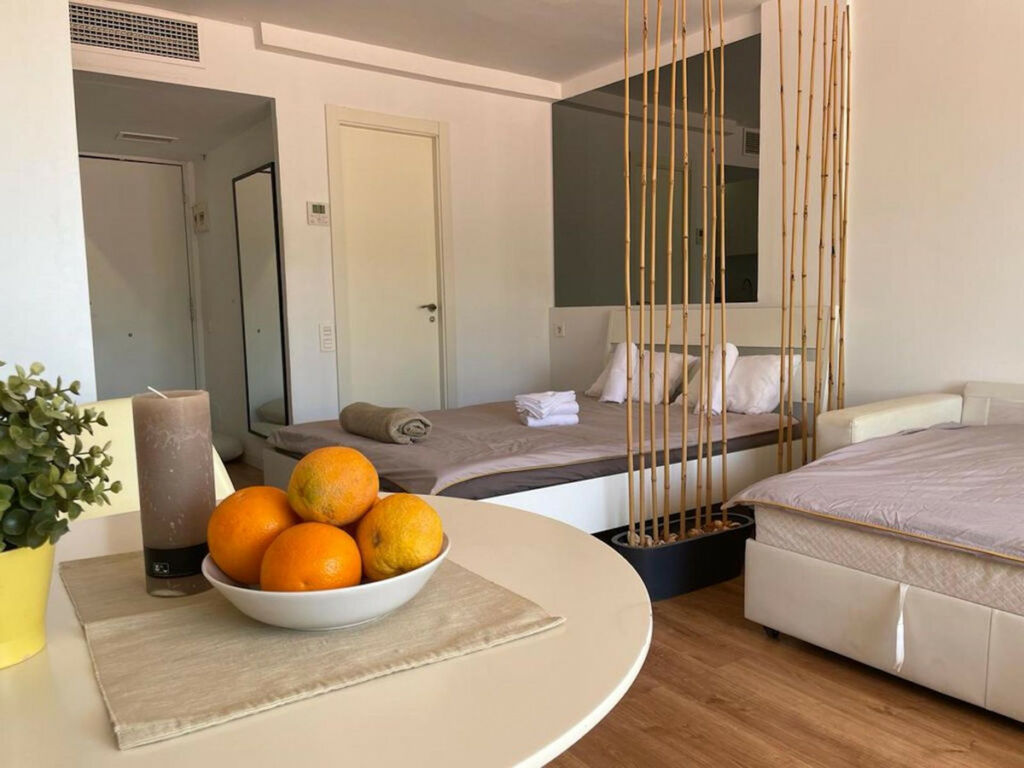 Top Floor Apartment Marbesa Málaga - image 5