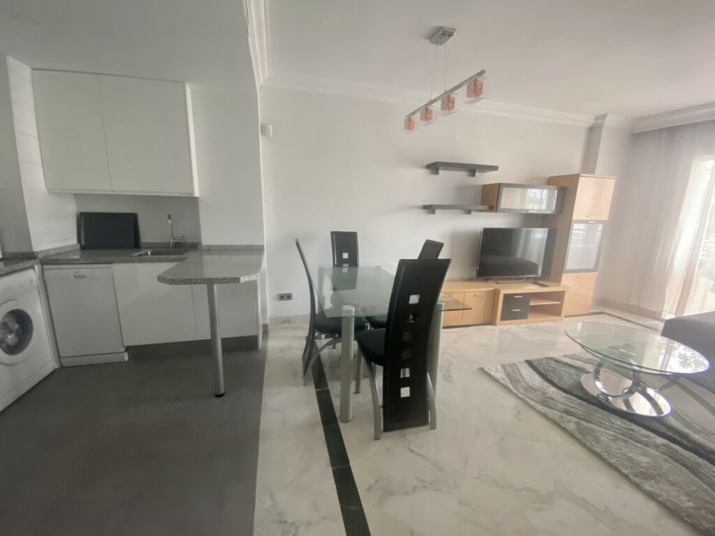 Middle Floor Apartment Puerto Banús Málaga - image 5