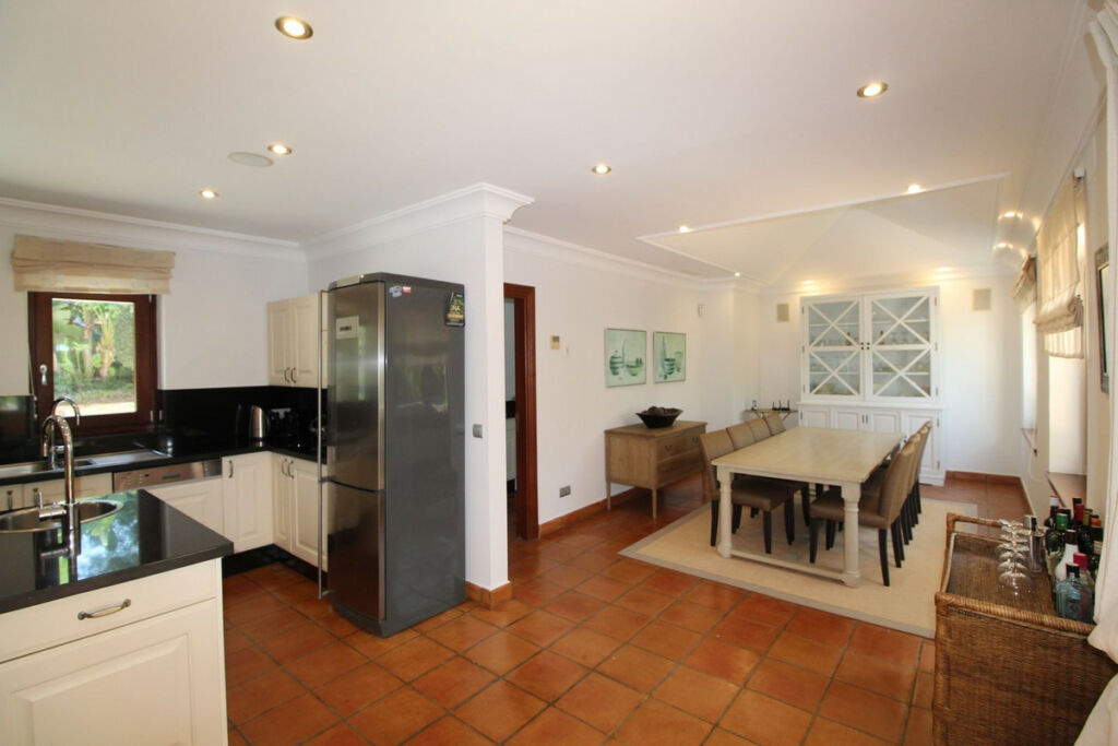 Detached Villa Sotogrande Alto Cádiz - image 6