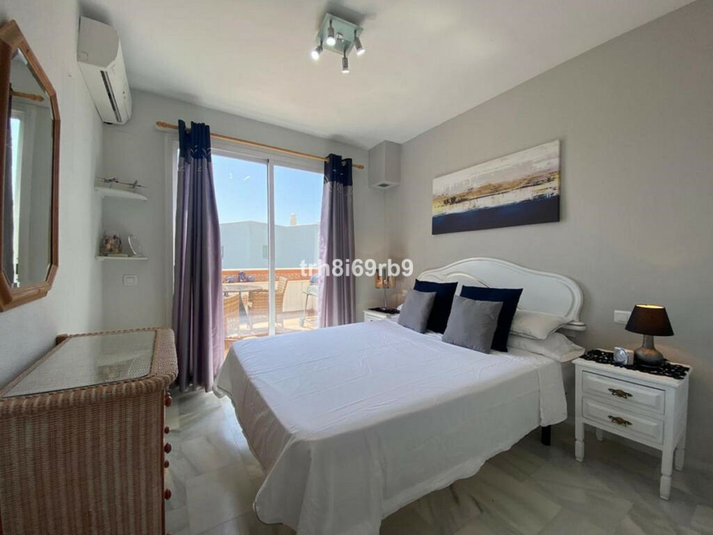 Top Floor Apartment El Paraiso Málaga - image 6
