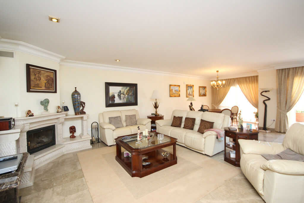 Detached Villa Artola Málaga - image 7