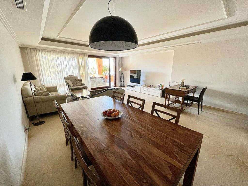Middle Floor Apartment New Golden Mile Málaga - image 7