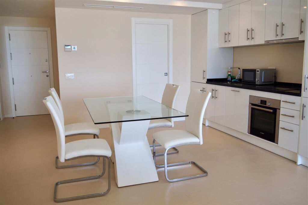Middle Floor Apartment Puerto Banús Málaga - image 7