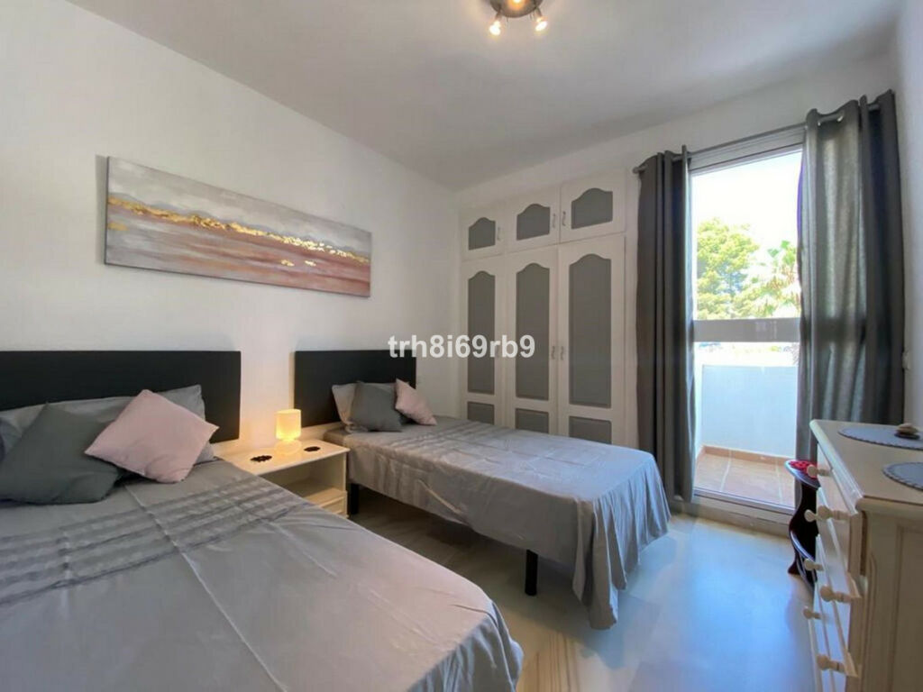 Top Floor Apartment El Paraiso Málaga - image 7