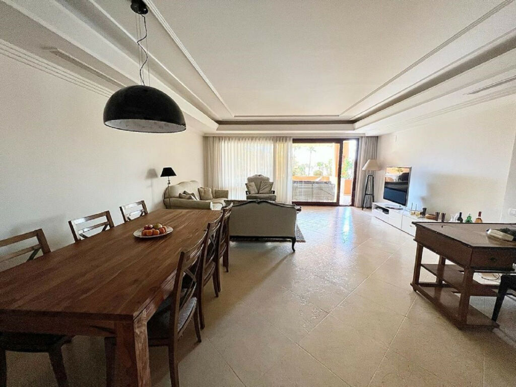 Middle Floor Apartment New Golden Mile Málaga - image 8