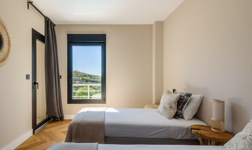 Detached Villa Elviria Málaga - image 8
