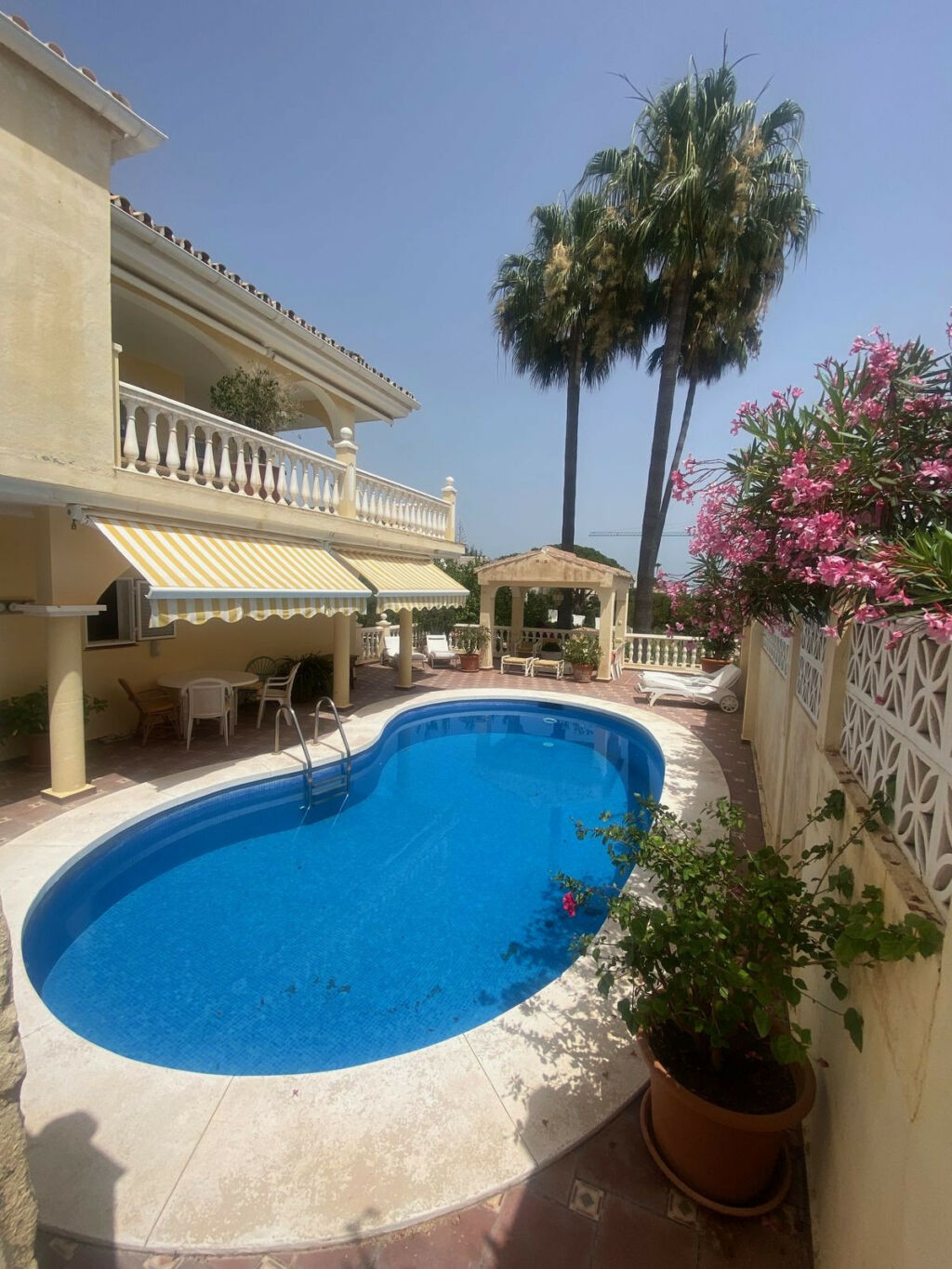 Detached Villa Elviria Málaga - image 8