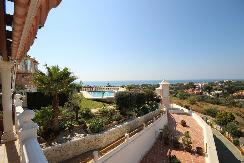 Detached Villa Artola Málaga - image 9