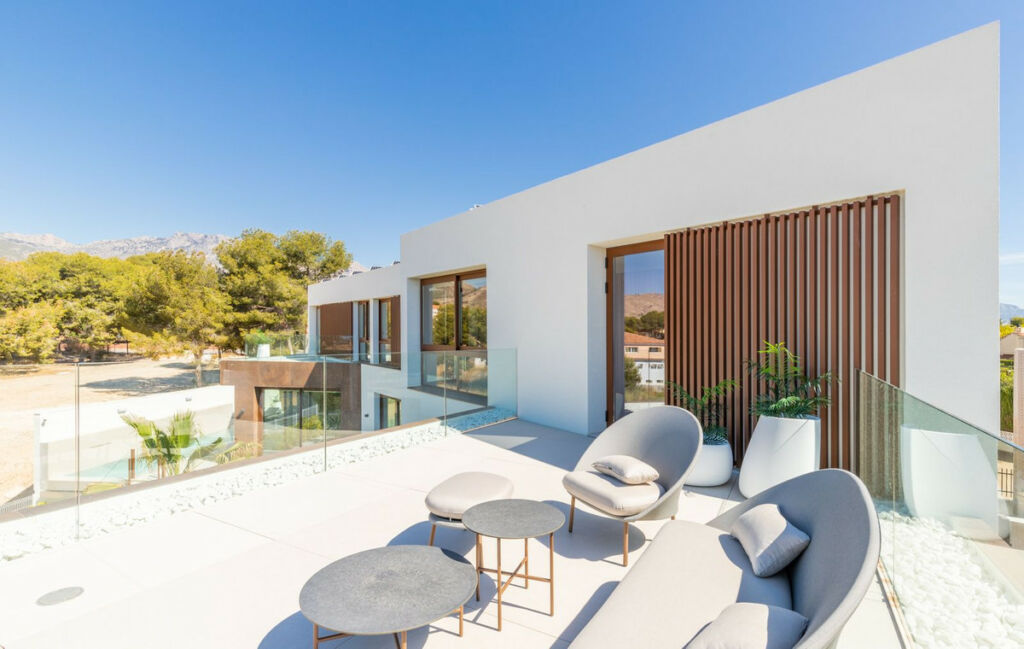 Detached Villa La Nucia Alicante - image 9