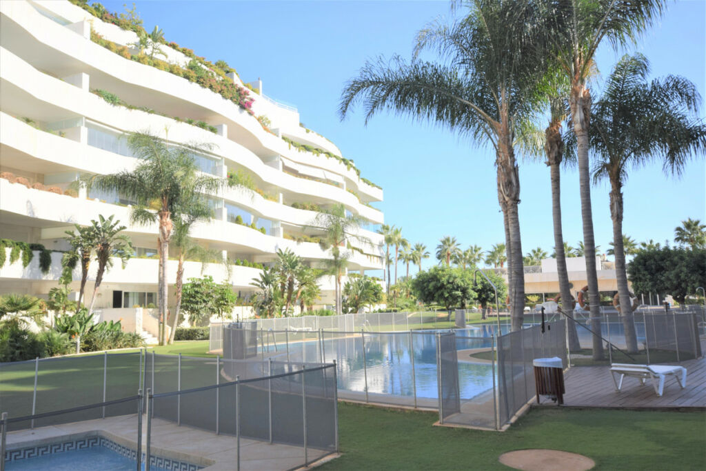Middle Floor Apartment Puerto Banús Málaga