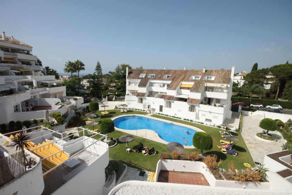 Middle Floor Apartment Nueva Andalucía Málaga
