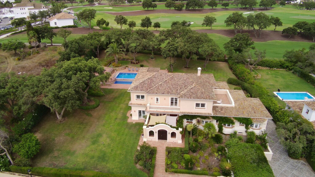 Detached Villa San Roque Club Cádiz - image 7
