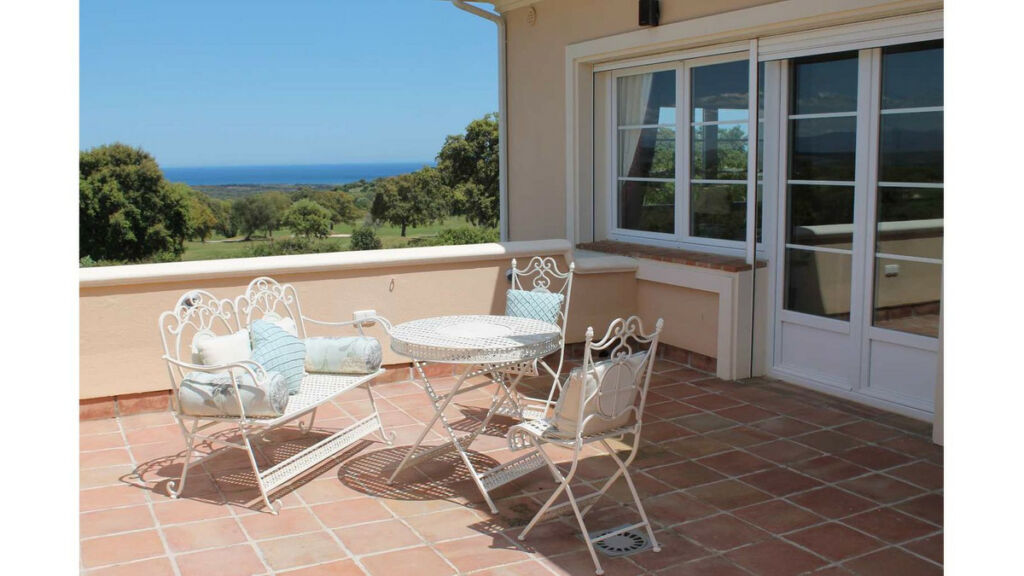 Detached Villa San Roque Club Cádiz - image 13