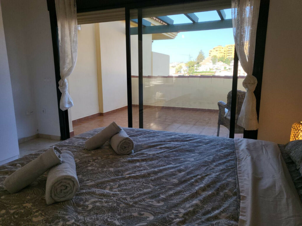 Middle Floor Apartment Selwo Málaga - image 10