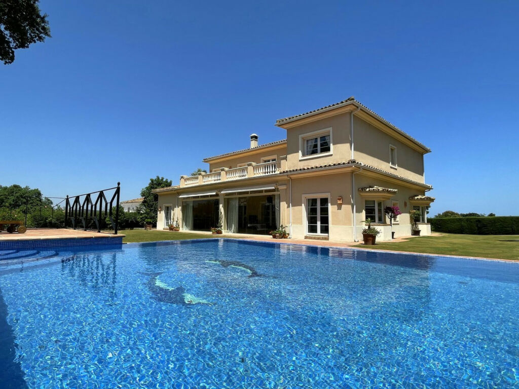 Detached Villa San Roque Club Cádiz - image 2