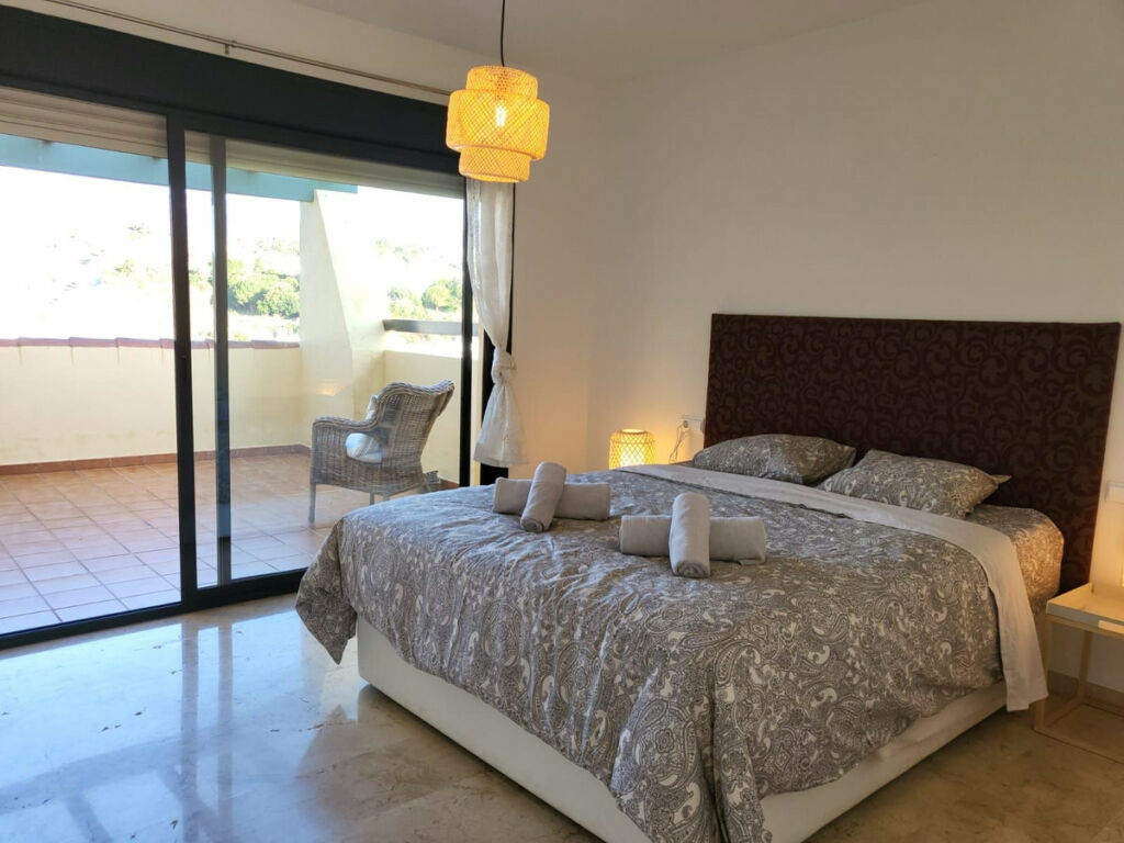 Middle Floor Apartment Selwo Málaga - image 11
