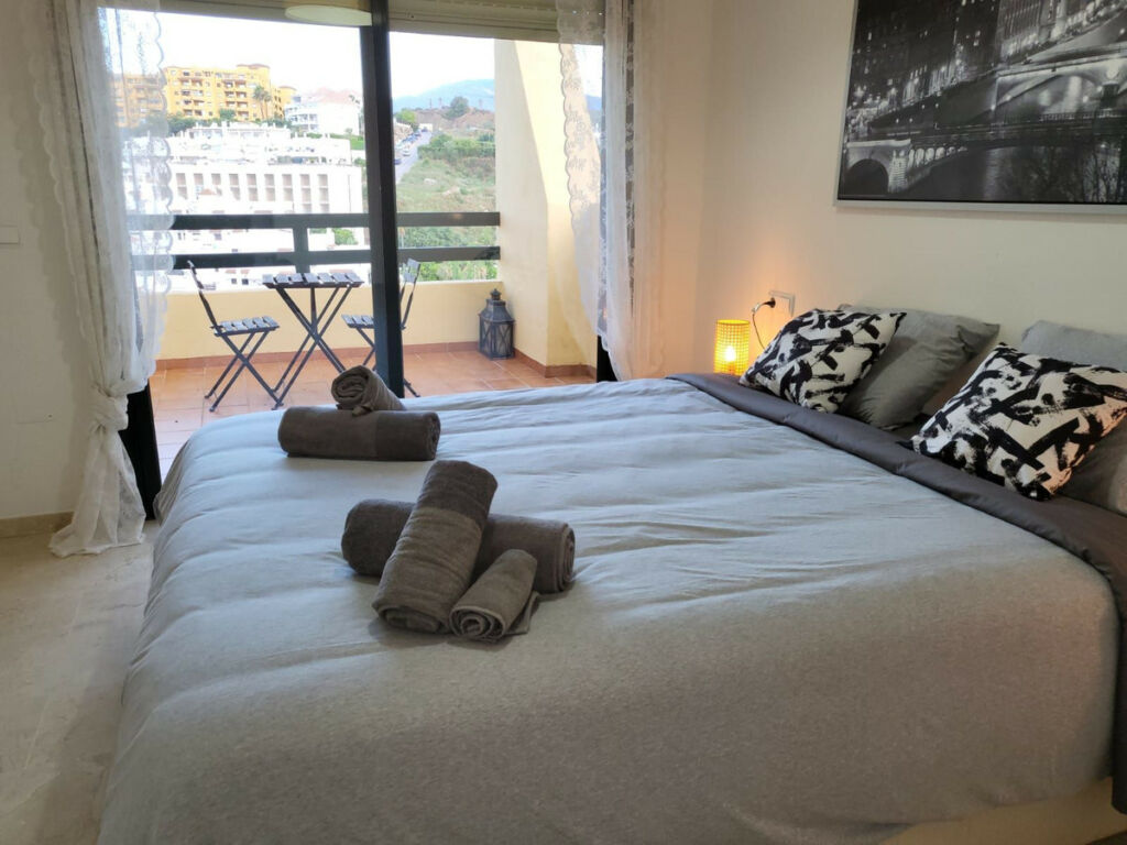Middle Floor Apartment Selwo Málaga - image 13