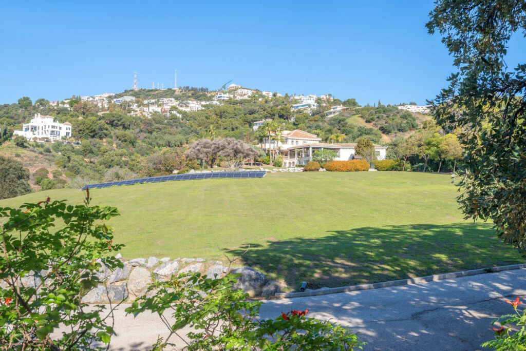Detached Villa Altos de los Monteros Málaga - image 14