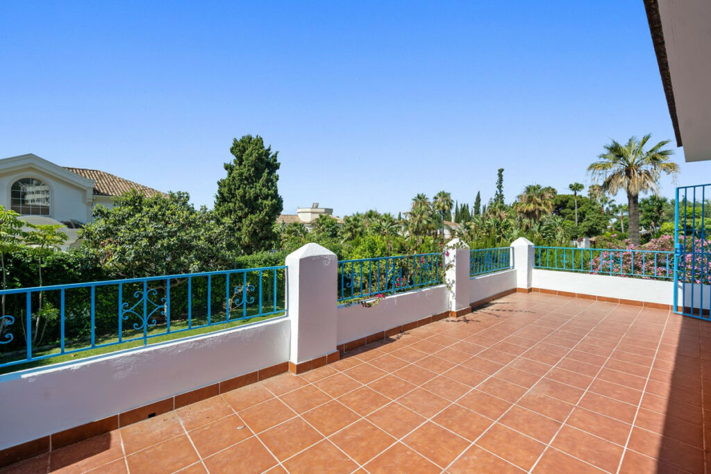 Detached Villa Marbella Málaga - image 13