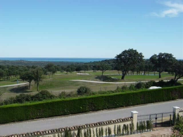 Detached Villa San Roque Club Cádiz - image 16
