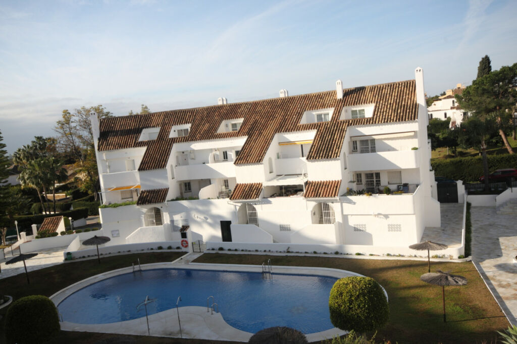 Middle Floor Apartment Nueva Andalucía Málaga - image 14