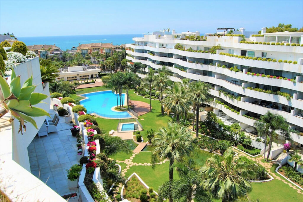 Middle Floor Apartment Puerto Banús Málaga - image 15