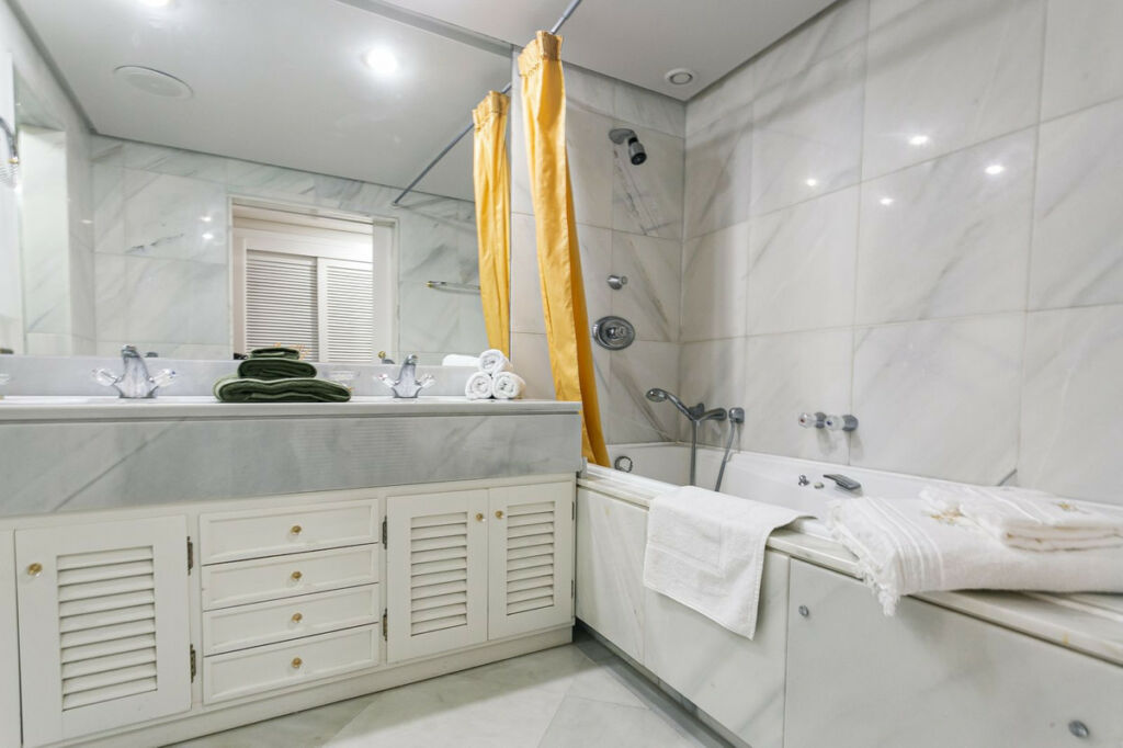 Middle Floor Apartment Marbella Málaga - image 15