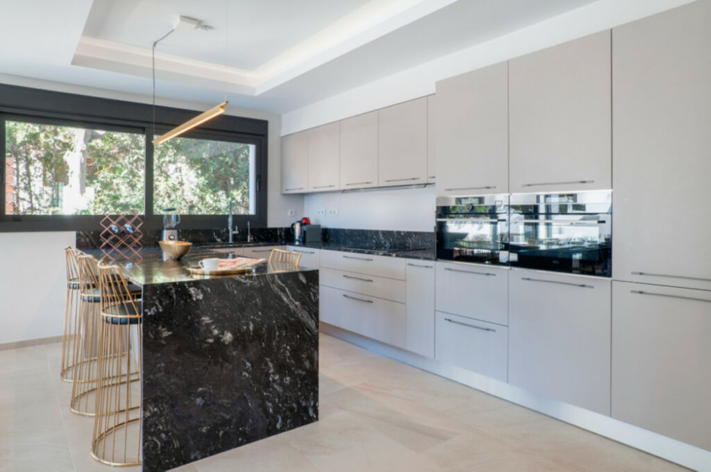 Detached Villa Marbella Málaga - image 16