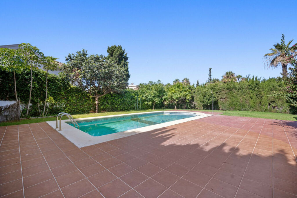 Detached Villa Marbella Málaga - image 17