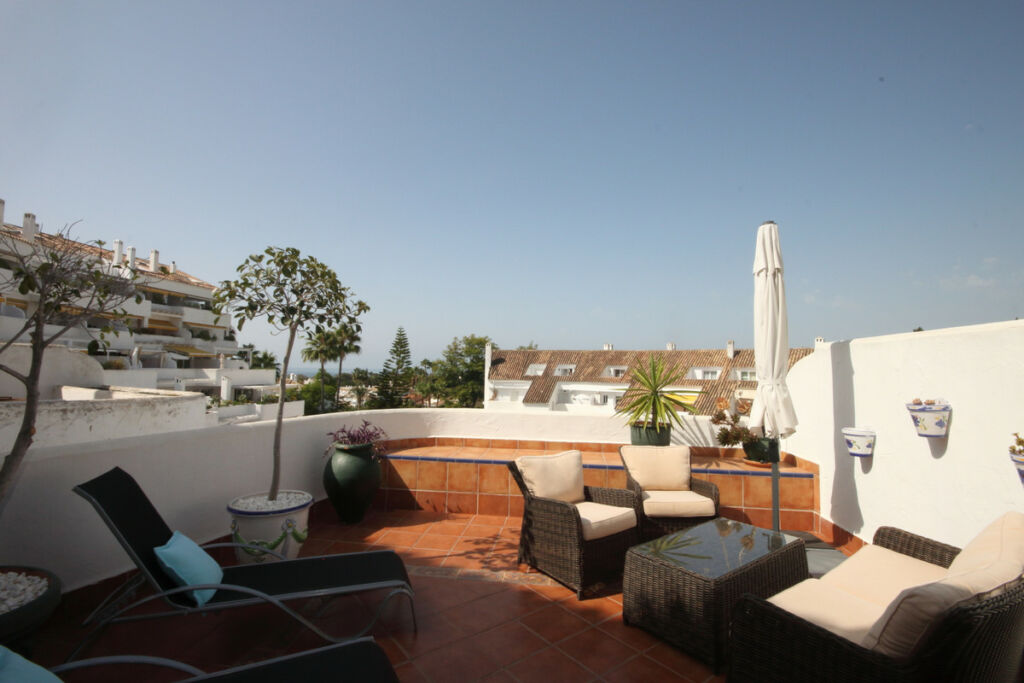 Middle Floor Apartment Nueva Andalucía Málaga - image 17