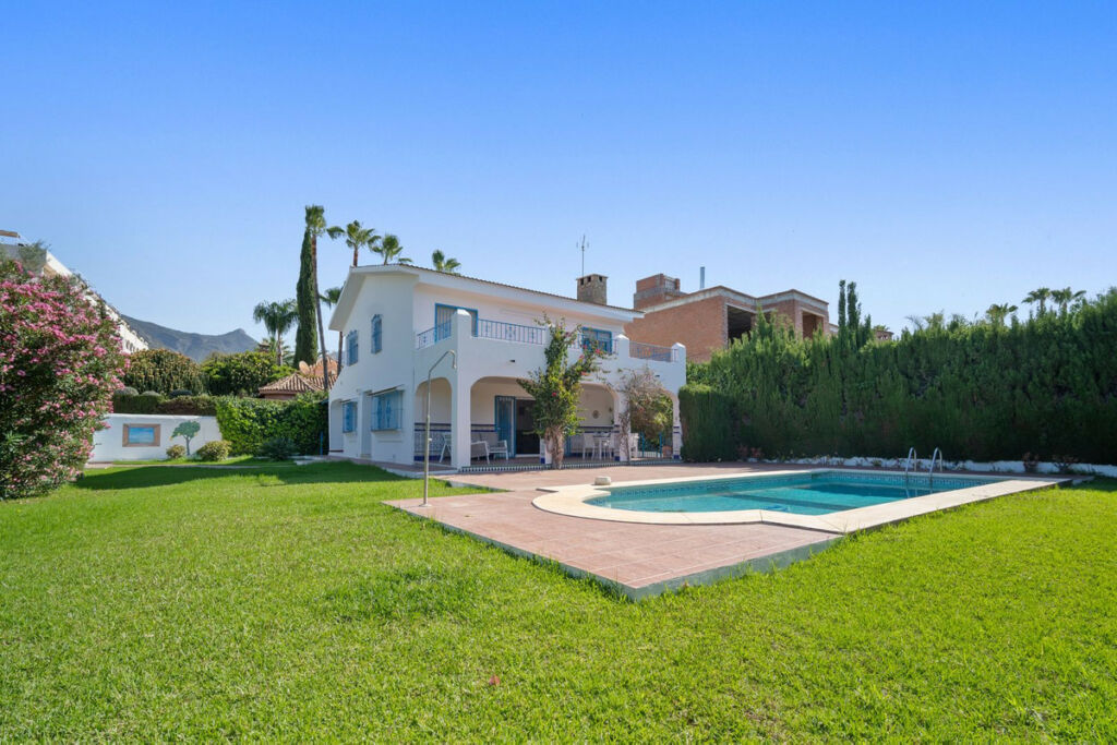 Detached Villa Marbella Málaga - image 18