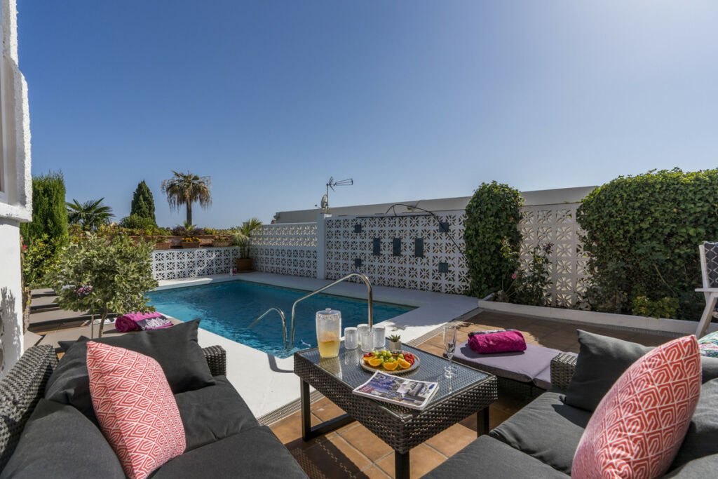 Detached Villa Elviria Málaga - image 2