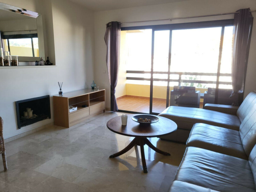 Middle Floor Apartment Selwo Málaga - image 2