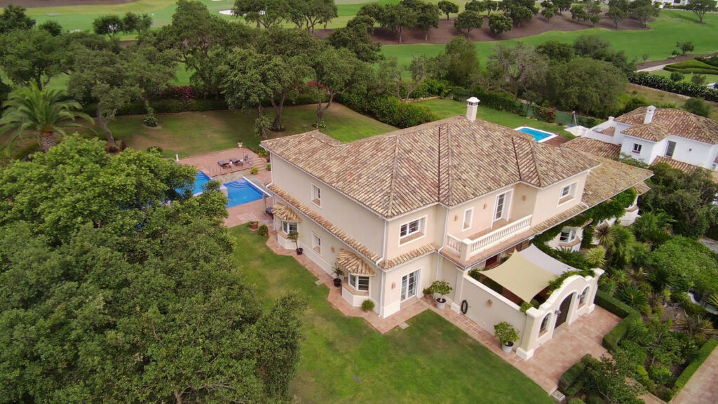 Detached Villa San Roque Club Cádiz - image 6