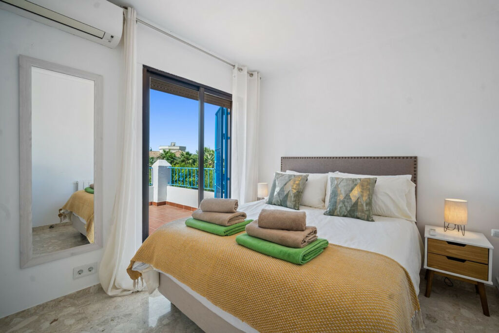Detached Villa Marbella Málaga - image 2