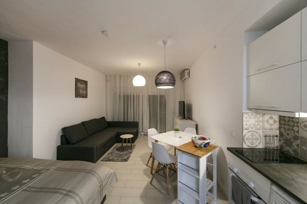 Ground Floor Studio Calahonda Málaga - image 2