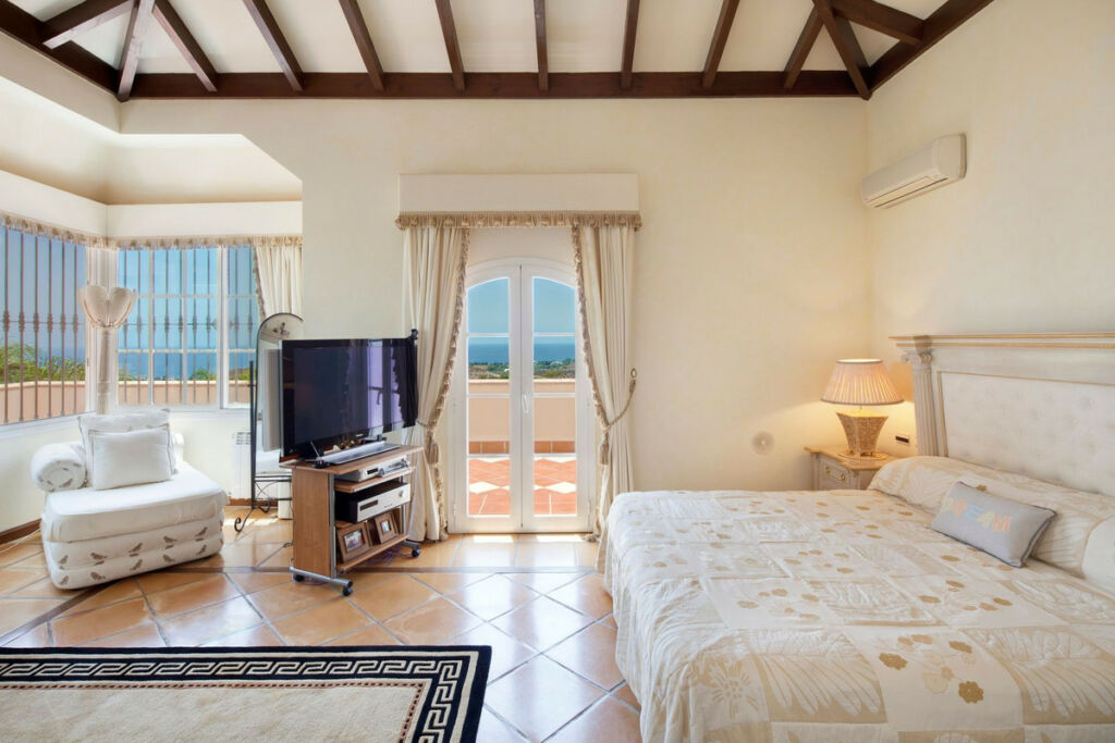Detached Villa Altos de los Monteros Málaga - image 21