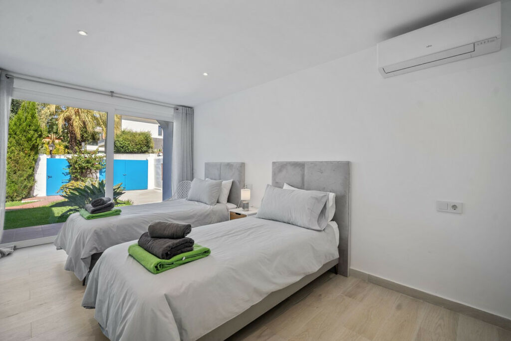 Detached Villa Marbella Málaga - image 23