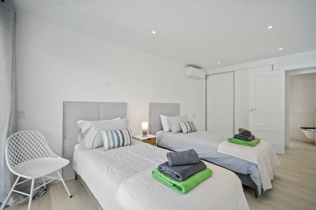 Detached Villa Marbella Málaga - image 24