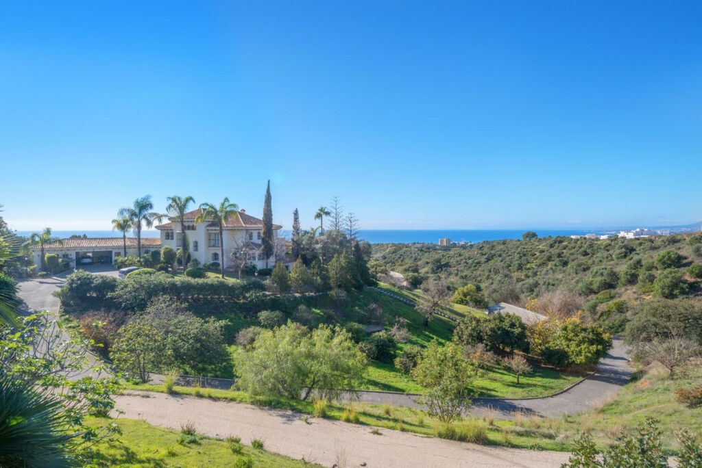 Detached Villa Altos de los Monteros Málaga - image 2