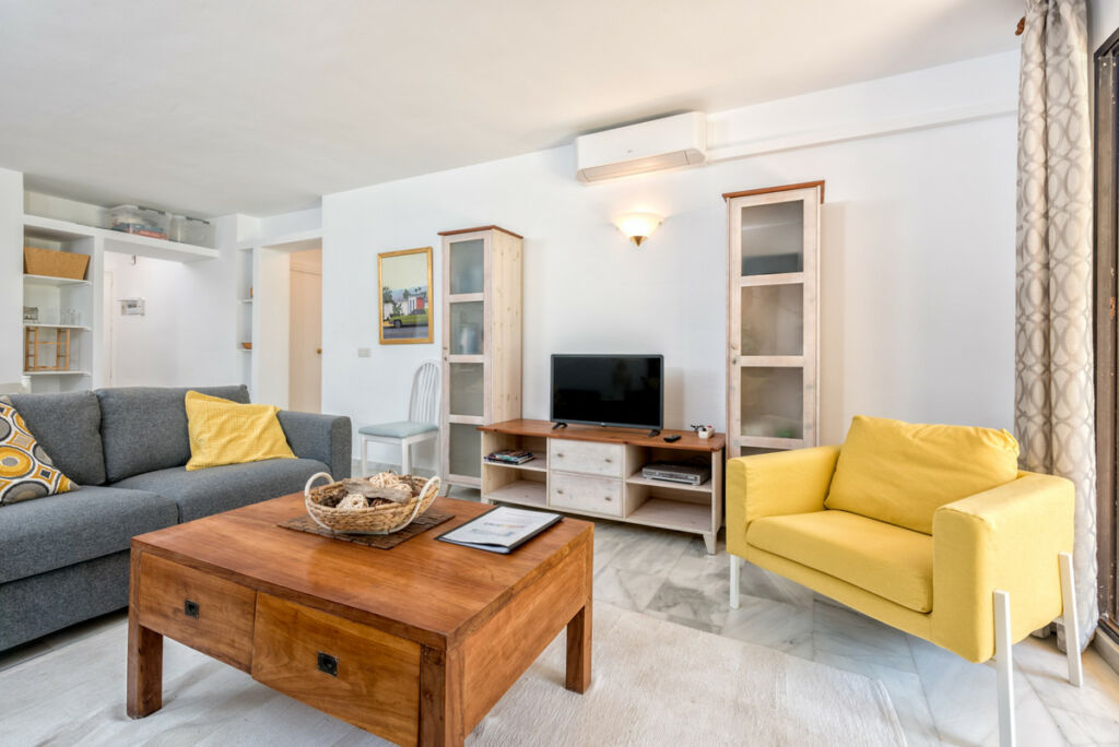 Ground Floor Apartment Calahonda Málaga - image 3